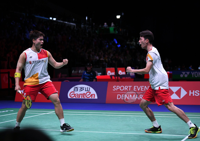 的球迷们迎 的球迷们迎