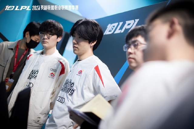 均有类似的 均有类似的