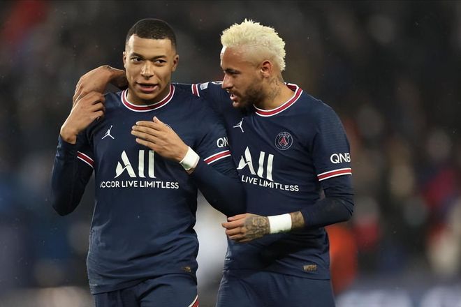 边后卫内收 边后卫内收